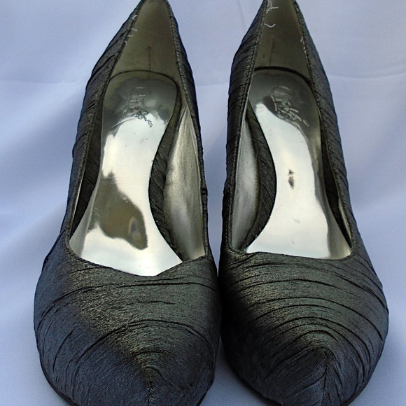 Carlos Santana Privilege Metallic Grey Heels 8 - Picture 6 of 8